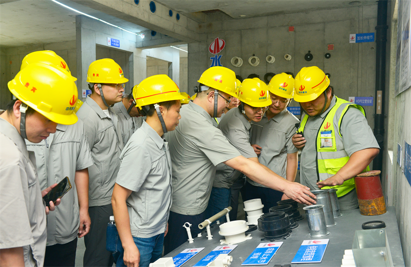 为进一步推进优质客户高效履约，提升交付品质、达成客户满意，2025年6月25日，九游老哥建设集团在上海组织召开2025年越秀地产、华润置业客户履约推进会。